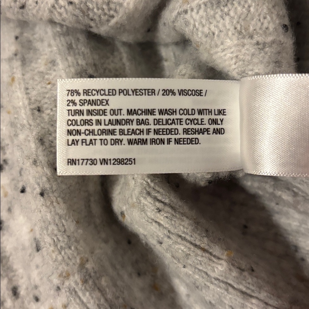 Universal Thread Light Gray V Neck Cable Knit Swe… - image 7